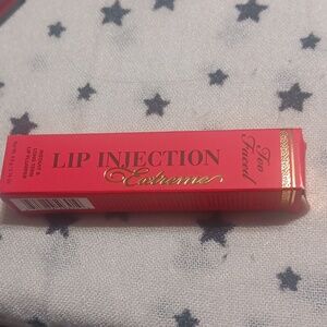 Ťoo faced Lip injection extreme instant and long term lip plumper strawberry kis